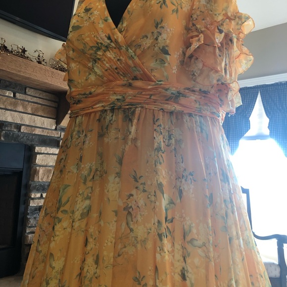 Mac Duggal
Floral Print Surplice V-Neck Sheer Ruffle Sleeve A-Line Gown - Picture 6 of 17